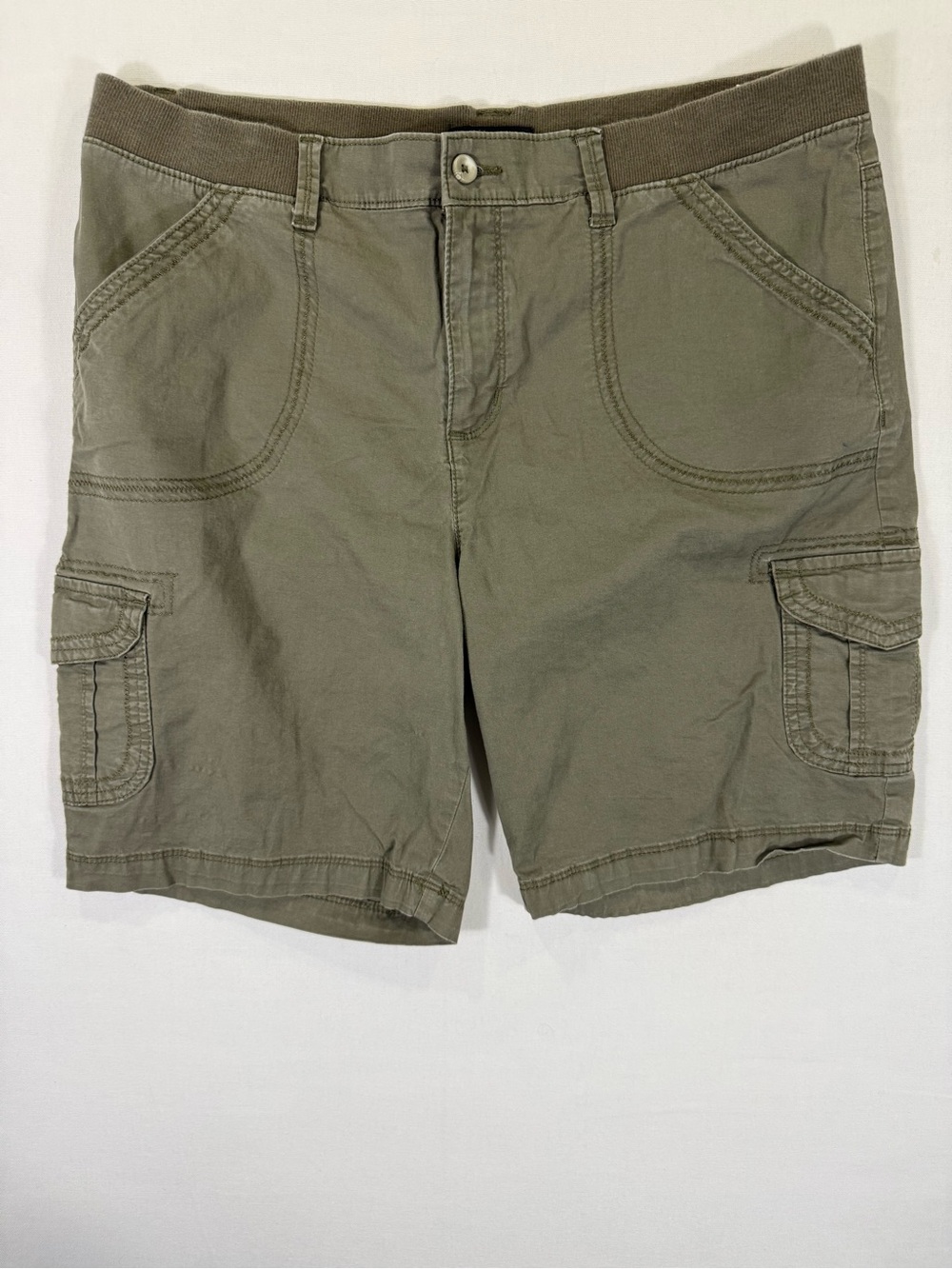 Lee Men's Olive Cargo Shorts with Utility Pockets